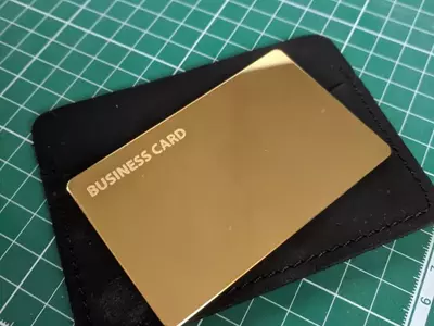 Металлическая NFC карта Золотая к24K Gold от QRvCARD PRO