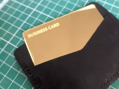 Умная металлическая смарт NFC карта Золотая 24K Gold от QRvCARD PRO