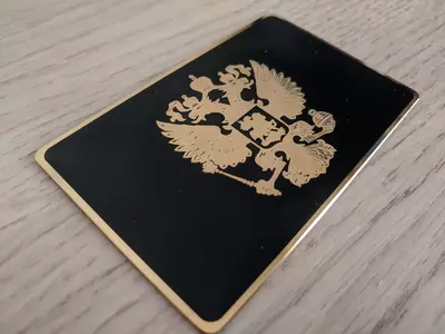 NFC визитка из металла Золотого цвета с черной вставкой