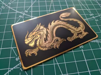 NFC визитка из металла Золотого цвета с черной вставкой в дизайне Gold Dragon
