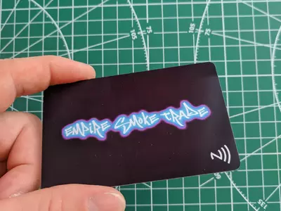Электронная NFC визитка из пластика на заказ