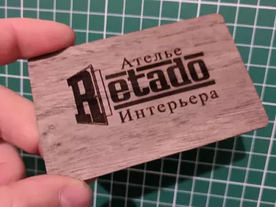 Электронная NFC визитка из дерева африканский орех на заказ